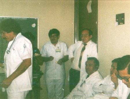 De izquierda a derecha: Dr. Vásquez, Dr. Valle, + Dr. Juventino, Dr. Martínez Luna, +Dr. Ramón